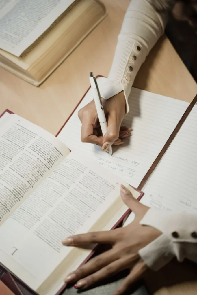 كتب وملاحظات أثناء المذاكرة